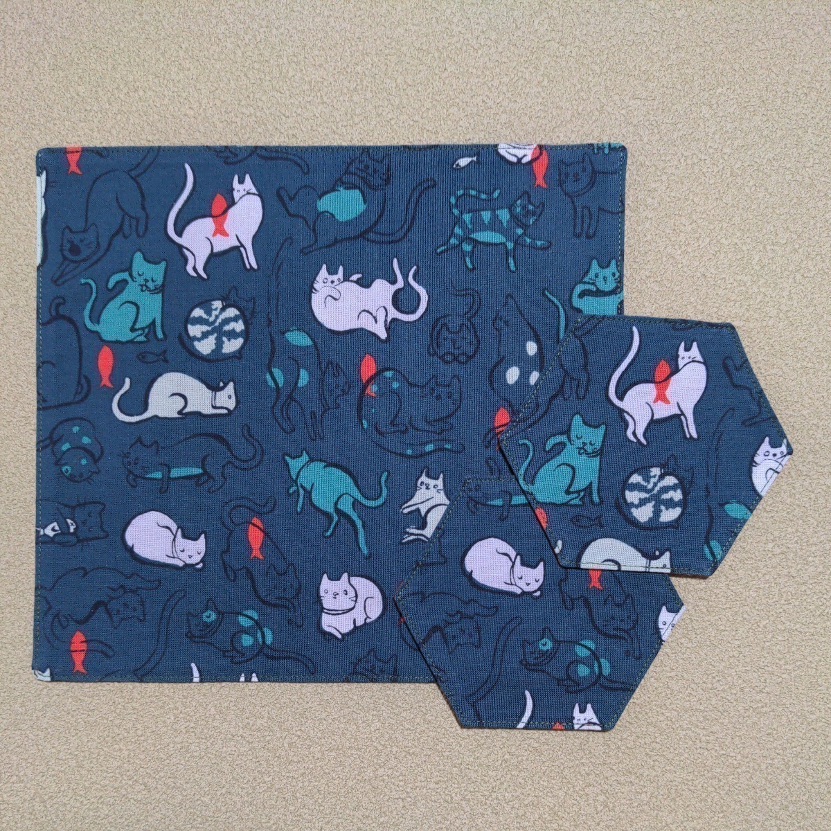Cat pattern♪Tea time mat & coaster 2 piece set☆Handmade☆Multi mat*Snack*Hemp leaves*Gift*, handmade works, kitchen supplies, Place mat