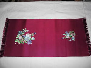  table runner * rose * embroidery * red 