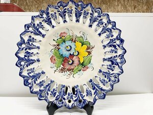 Art hand Auction ポルトガル製 輸入雑貨 絵皿 壁飾り 陶器 リビングスタジオ 直輸入 透かし クラシック ロココ バロック アルコバサ 手描き, プレート, 皿, プラター, 大皿, 単品