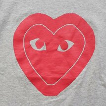 良品 PLAY COMME des GARCONS ◆レッドハート 半袖 Tシャツ グレー M プリント (青山店限定モデル) プレイ コムデギャルソン 69/XE12_画像4