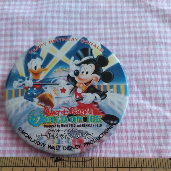 ディズニー ワールドオンアイスの缶バッジ レトロ