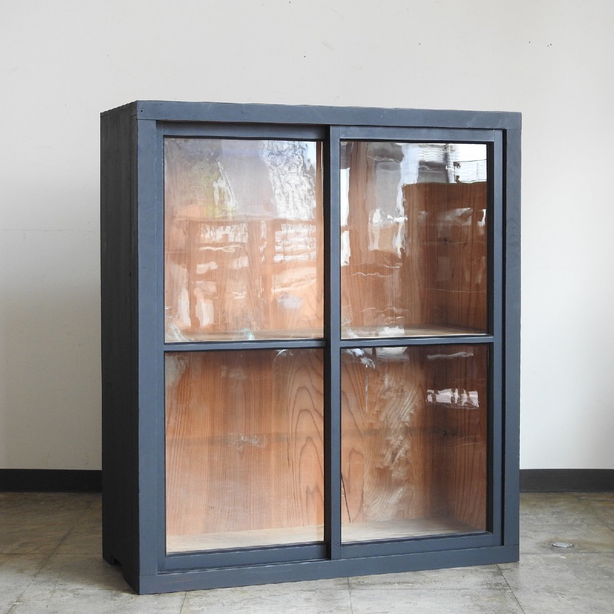 ふるい黒色の特大展示棚 HK-a-02783 / 無垢材 陳列棚 食器棚 本棚 書庫