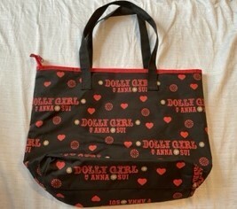  Anna Sui * tote bag * black × red Logo *A4 go in - * fastener opening and closing * Dolly girl *DOLLY GIRL BY ANNA SUI