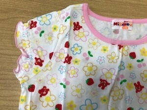 ミキハウス★半袖Tシャツ★110★キャビットちゃんたくさん★カラフルお花模様★ホットビ★半袖シャツ