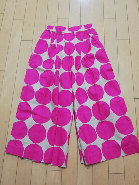 ☆★~♪Sサイズ★一回着極美品★ユニクロのマリメッココラボパンツ★ピンク水玉
