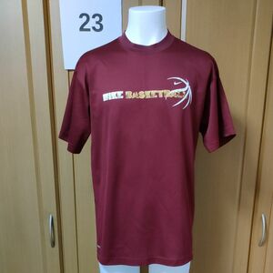 ナイキバスケ半袖ＴシャツM　ワインレッド　BASKETBALL　吸汗速乾NIKE FITDRYポリエステルス素材　バスケットボール