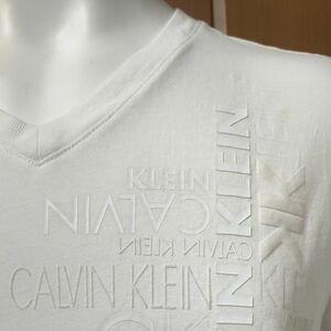 カルバンクライン半袖ＴシャツS　白　CALVIN KLEIN多種大小/縦横ロゴプリントがおしゃれ！　Vネック　立体ラバープリント　