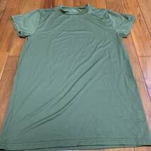 沖縄 米軍放出品 アンダーシャツ　 Tシャツ トレーニング　ランニング　OD SMALL おしゃれ (管理番号N216)_画像1