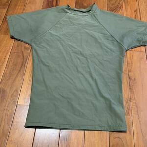 沖縄 米軍放出品 DRI-DUKE アンダーシャツ ミリタリー Tシャツ トレーニング　ランニング　MEDIUM OD(管理番号Q229)