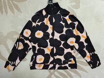 送料込み! 新品 M adidas(アディダス)×MARIMEKKO(マリメッコ)コラボ 人気のウニッコ柄ジャケット トラックトップ 裏起毛 ベージュ/黒 即決_画像7