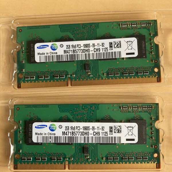 Macbook proに使用。2GBの2枚。SAMSUNG SO-DIMM DDR3