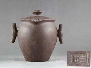 中国宜興 紫砂 朱泥 急須 双耳茶壺 在銘 煎茶道具！直径9.5 cm、高さ10 cm 