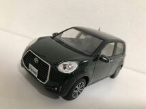 1/30 トヨタ パッソ モーダ チャーム 後期 ブラックマイカメタリック×ダークエメラルドマイカ TOYOTA PASSO MODA Charm カラーサンプル_画像1