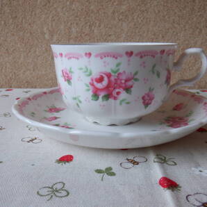 C8『yamaka(ヤマカ)★ピンクのバラ柄のカップ&ソーサー』~箱なし