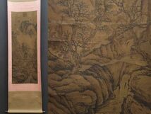 古びた蔵 中国書画 宋代画家『宋徽宗 渓山行旅図 肉筆絹本』真作 掛け軸 書画立軸 巻き物 古美術_画像1