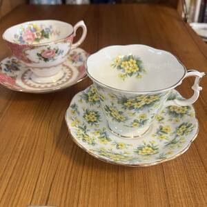 ROYAL Albert コーヒーカップ＆ソーサー　２客セット　花柄　ペア　イギリス　英国　ロイヤルアルバート