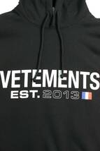 ヴェトモン VETEMENTS 23AW UE54HD100B サイズ:S ロゴプリントプルオーバーパーカー 新古品 OM10_画像5