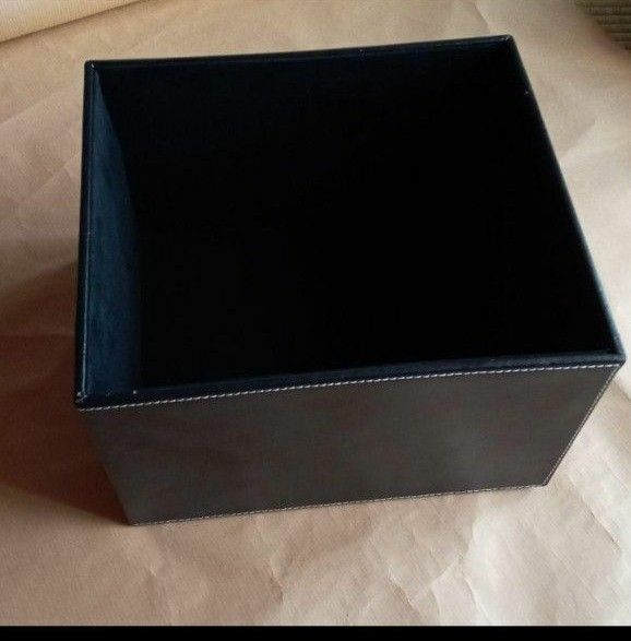 ブラック ボックス 小物入れ 24.5×22×高さ14センチ 高級感 レザー調