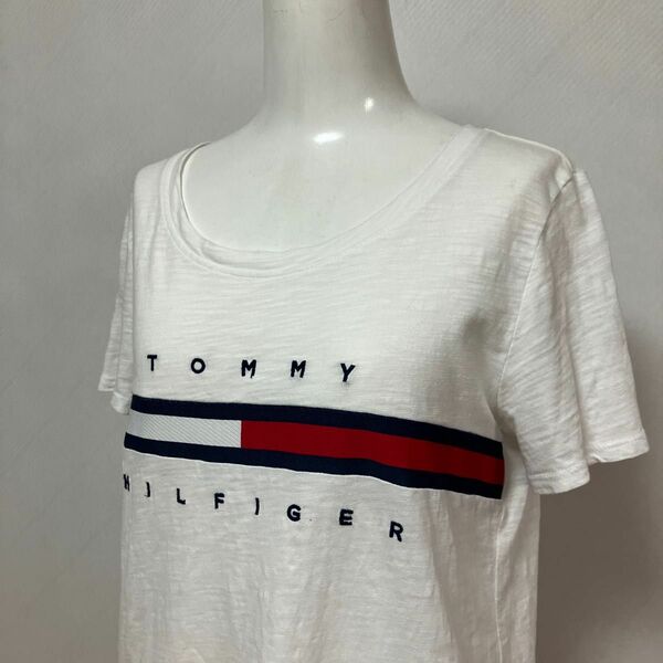 Tommy Hilfiger Uネック Tシャツ ロゴ ホワイト半袖 カットソー 半袖シャツ トップス