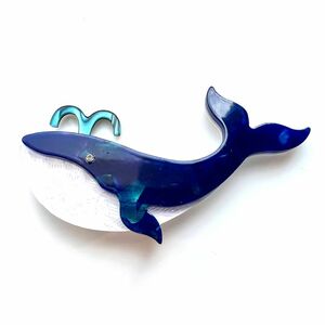 クジラのアクリルブローチ