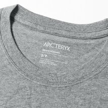 新品 ARC TERYX アークテリクス Tシャツ サイズ:S 21SS エンブレム ロゴ プリント 半袖 Emblem T Shirt SS 24026 グレー トップス_画像3