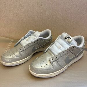 Nike Dunk Low SE "Metallic Silver"