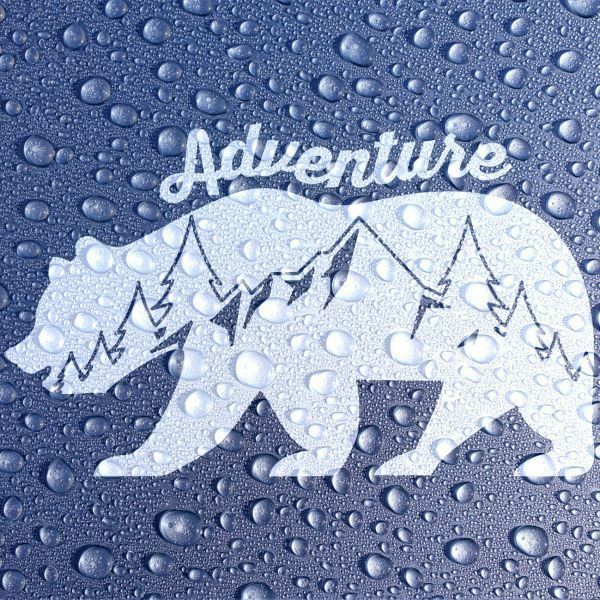 送料無料◆Adventure Bear アドベンチャーベア カッティングステッカー◆ホワイト｜25×15cm｜超防水 UVカット 屋外使用可【C034】