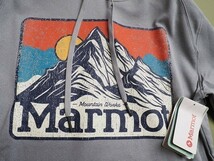 新品正規 Marmot マーモット USA企画 天竺ジャージー Mountain Peaks フーディー/パーカー メンズ105(XL)グレー(GY) 直営店購入_画像4