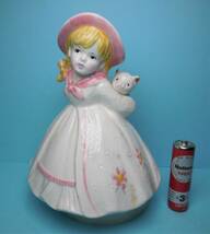 ネコを背負うドレス姿の女の子 陶製 人形 オルゴール 日本製 SANKYO 愛のオルゴール 曲_画像1