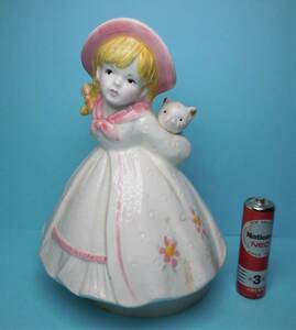 ネコを背負うドレス姿の女の子 陶製 人形 オルゴール 日本製 SANKYO 愛のオルゴール 曲