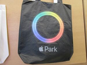 ★新品未使用★アップル・パーク（Apple Park）アップル（アップル社)（クパチーノ・サンノゼ）トートバッグ黒（Black Rainbow)AP4