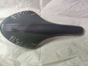 FIZIK ARIONE R3 Kiumレール サドル幅142mm ブラック