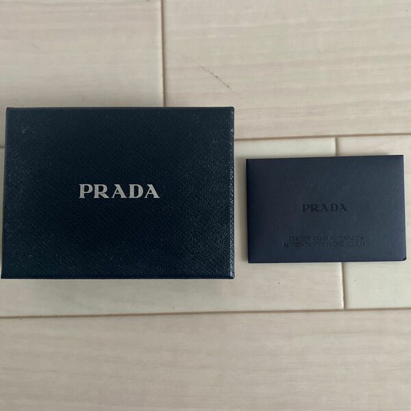 PRADA プラダ　空箱　