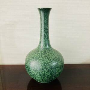 美濃焼の花瓶　緑2　シックな色合い　レトロ　昭和　一輪挿し