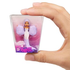 クーポン期間 kylie bratz ミニフィギュア ランダム 希少品 2個セット