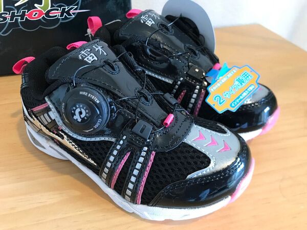 雷牙 スニーカー 新品 19cm