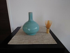 小笠原長春 作　伊万里焼(大川内焼)　青磁　花瓶　高約17cm