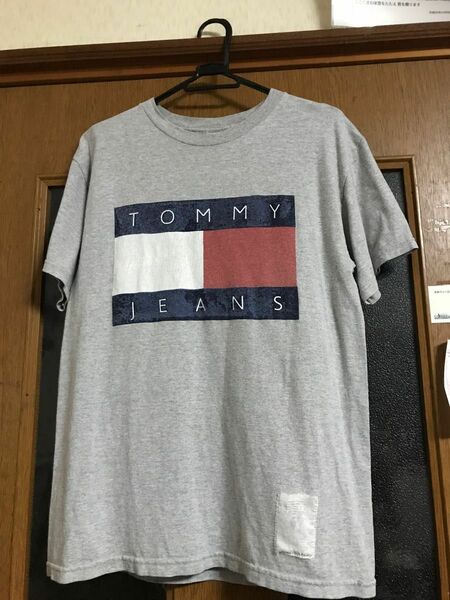 ブランド　TOMMY JEANS(トミージーンズ) 値下げ　男性用 Mサイズ　半袖　グレー 