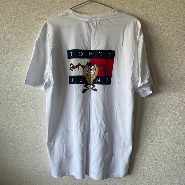 TOMMY JEANS × LOONEY TUNES Tシャツ