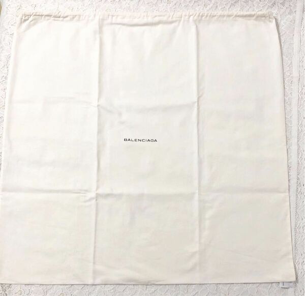 バレンシアガ「BALENCIAGA」 バッグ保存袋 現行（2752）正規品 付属品 内袋 布袋 巾着袋 61×60cm 大きめ 特大 バッグ用 ホワイト 布製