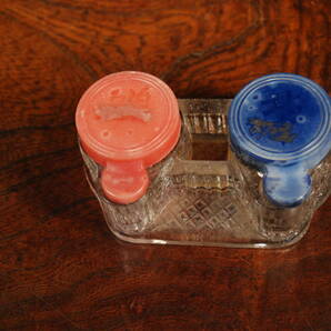 昭和レトロ・ガラスのインク入れ・インクビン・赤青の蓋付の画像1