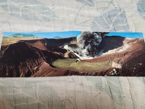 1625　絵葉書　四季の阿蘇　最近の中岳第一火口・中岳外輪山と火口の全景　2枚つづり