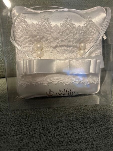 ロイヤルアッシャーダイヤモンド リングピロー