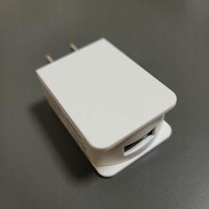 AC 電源アダプタ USB スリム 白