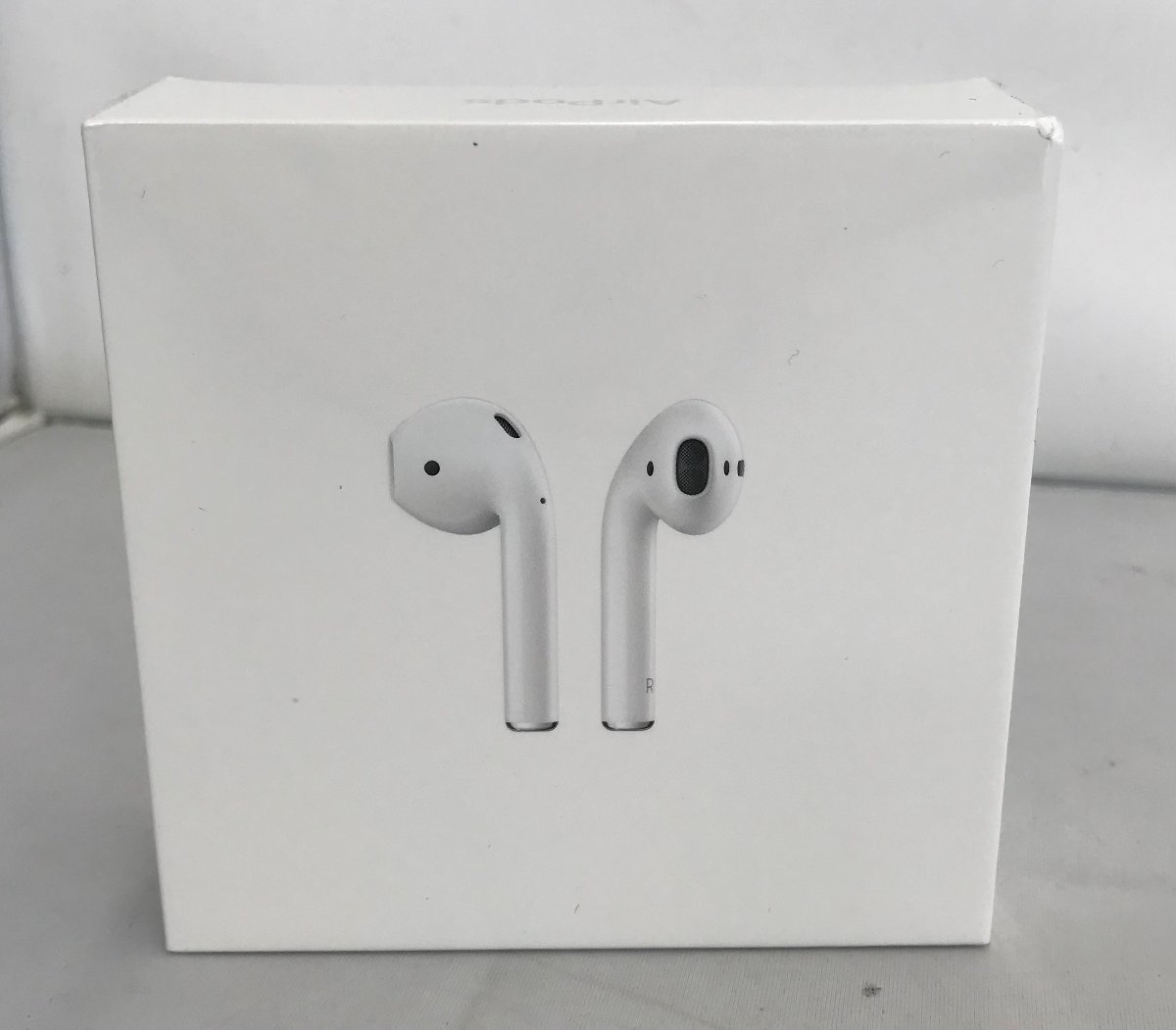 未開封】Apple (アップル) AirPods (エアーポッズ) with Charging Case