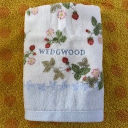  Wedgwood hand towel Berry pattern 