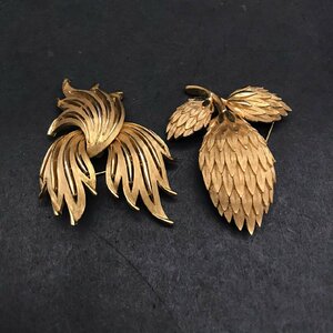 FG0707-51-4-3 TRIFARI アクセサリー ブローチ イミテーションアクセ ゴールド 5cm×6cm×1.5cm 60サイズ