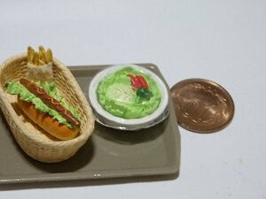 ★Q008☆ミニチュア　料理　食べ物　ホットドック　サラダ　ポテト☆リーメント　ぷちバーガー　ドールハウス