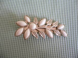 99! hairpin leaf motif. Gold 