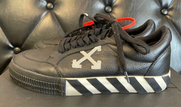 OFF-WHITE レザー ローカットスニーカー41オフホワイト　バルカナイズド　ブラック